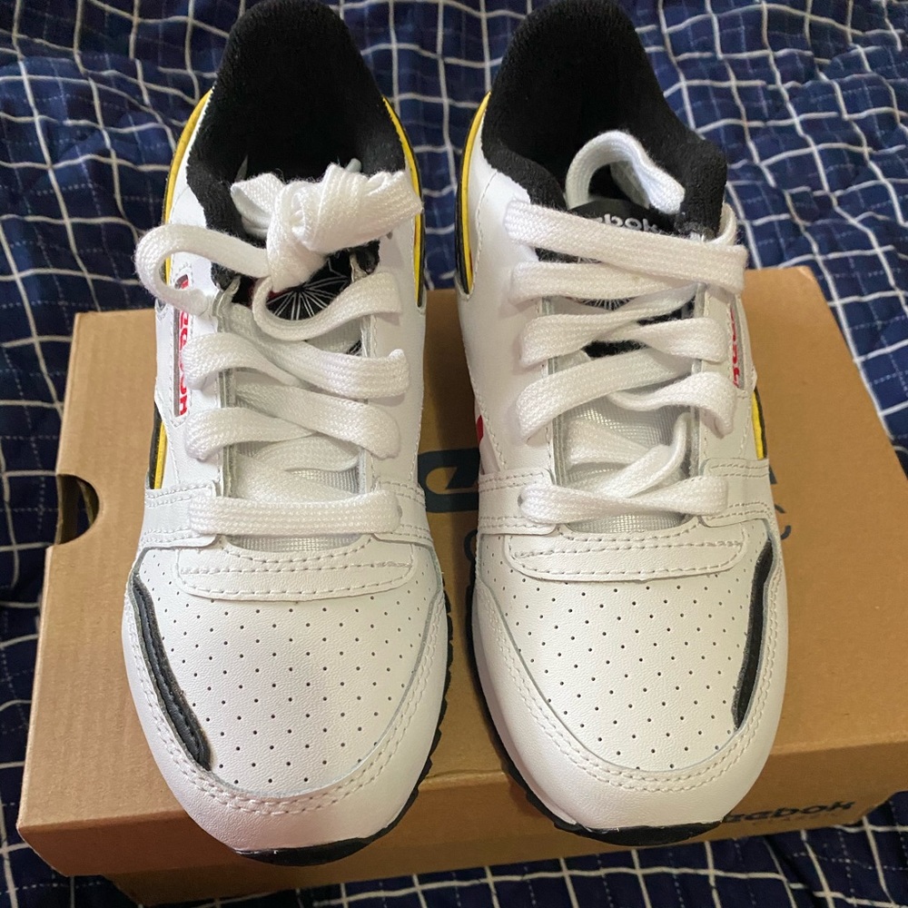 Reeboks 🦋SOLD🦋 - Picture 2 of 4